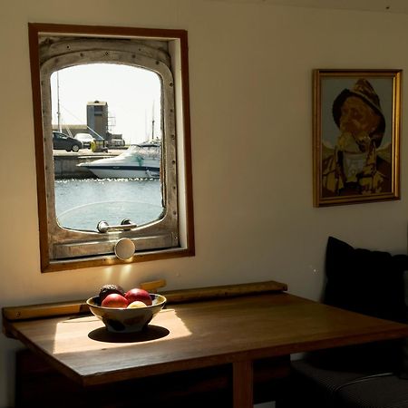 Varra Water - Unique Boat Accomodation - Bornholm - Fjaelstavn Neksø エクステリア 写真