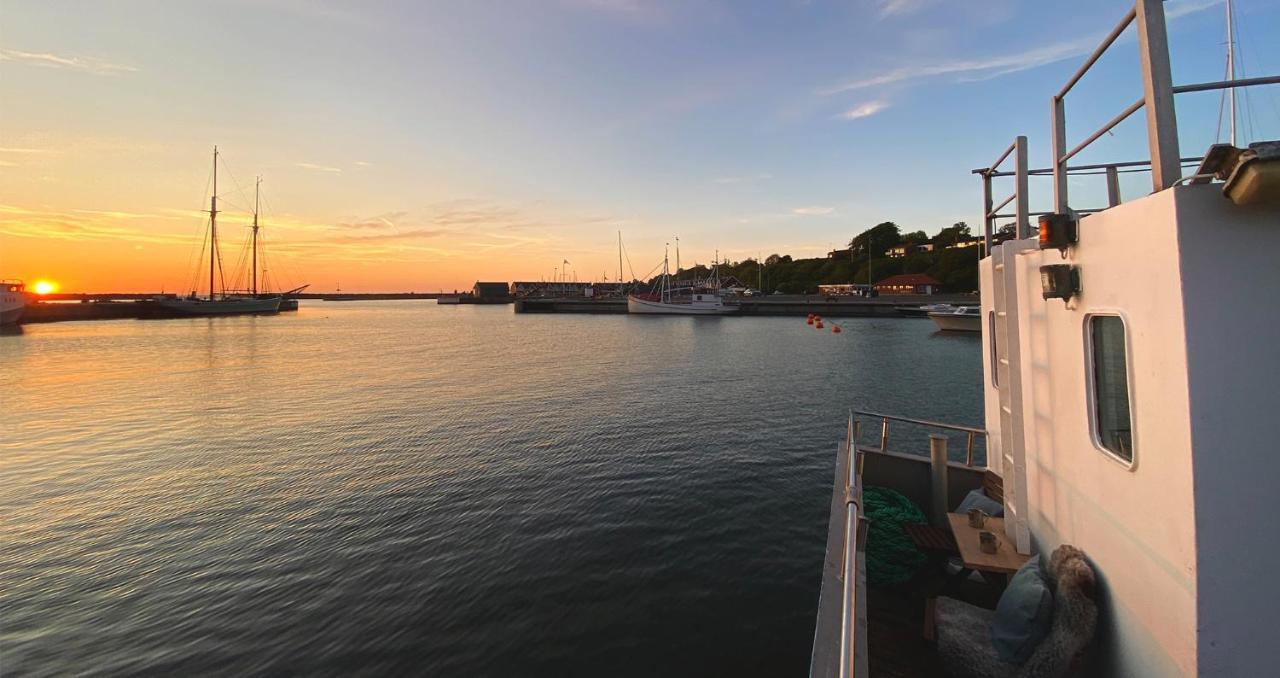 Varra Water - Unique Boat Accomodation - Bornholm - Fjaelstavn Neksø エクステリア 写真