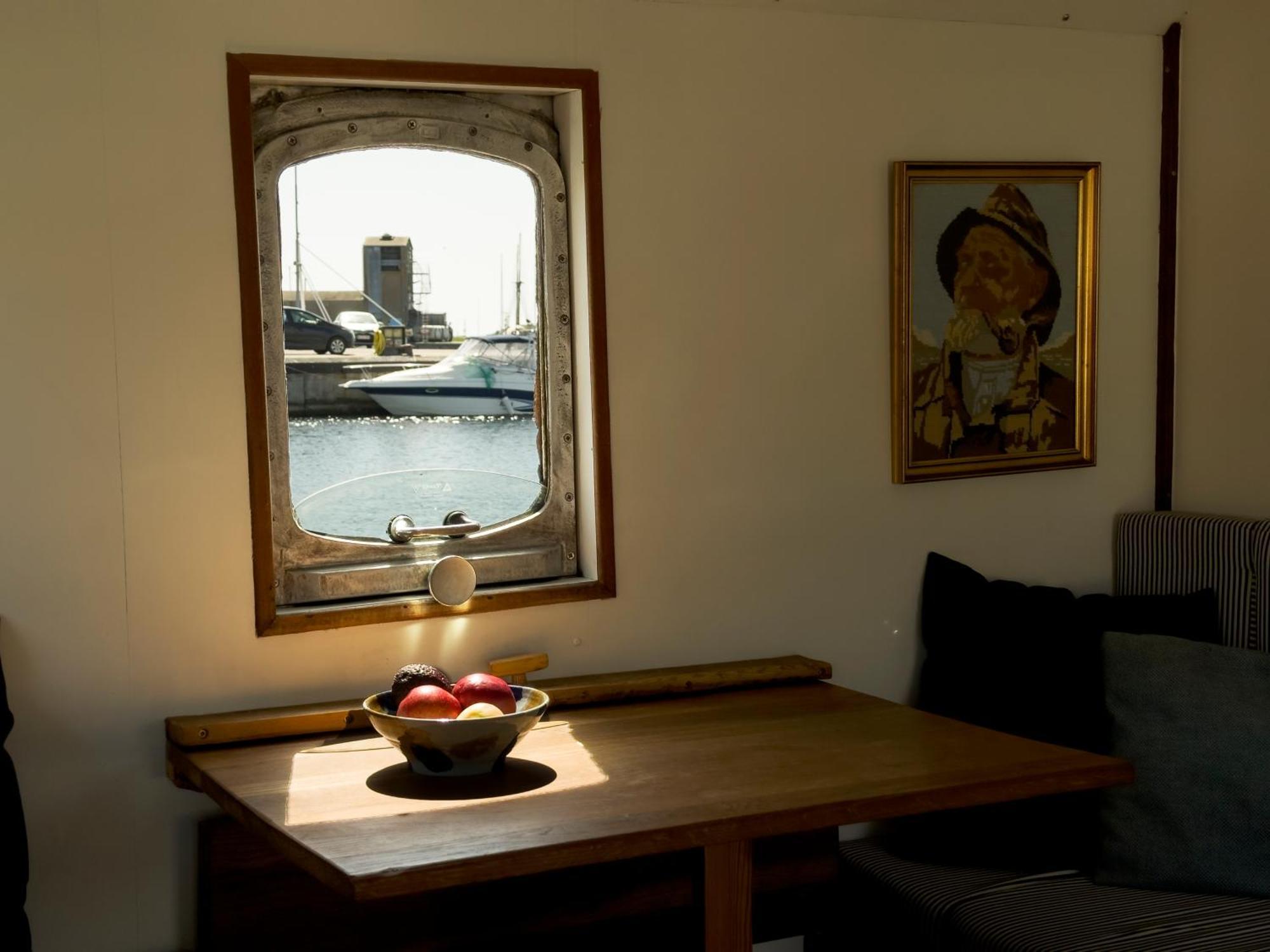 Varra Water - Unique Boat Accomodation - Bornholm - Fjaelstavn Neksø エクステリア 写真