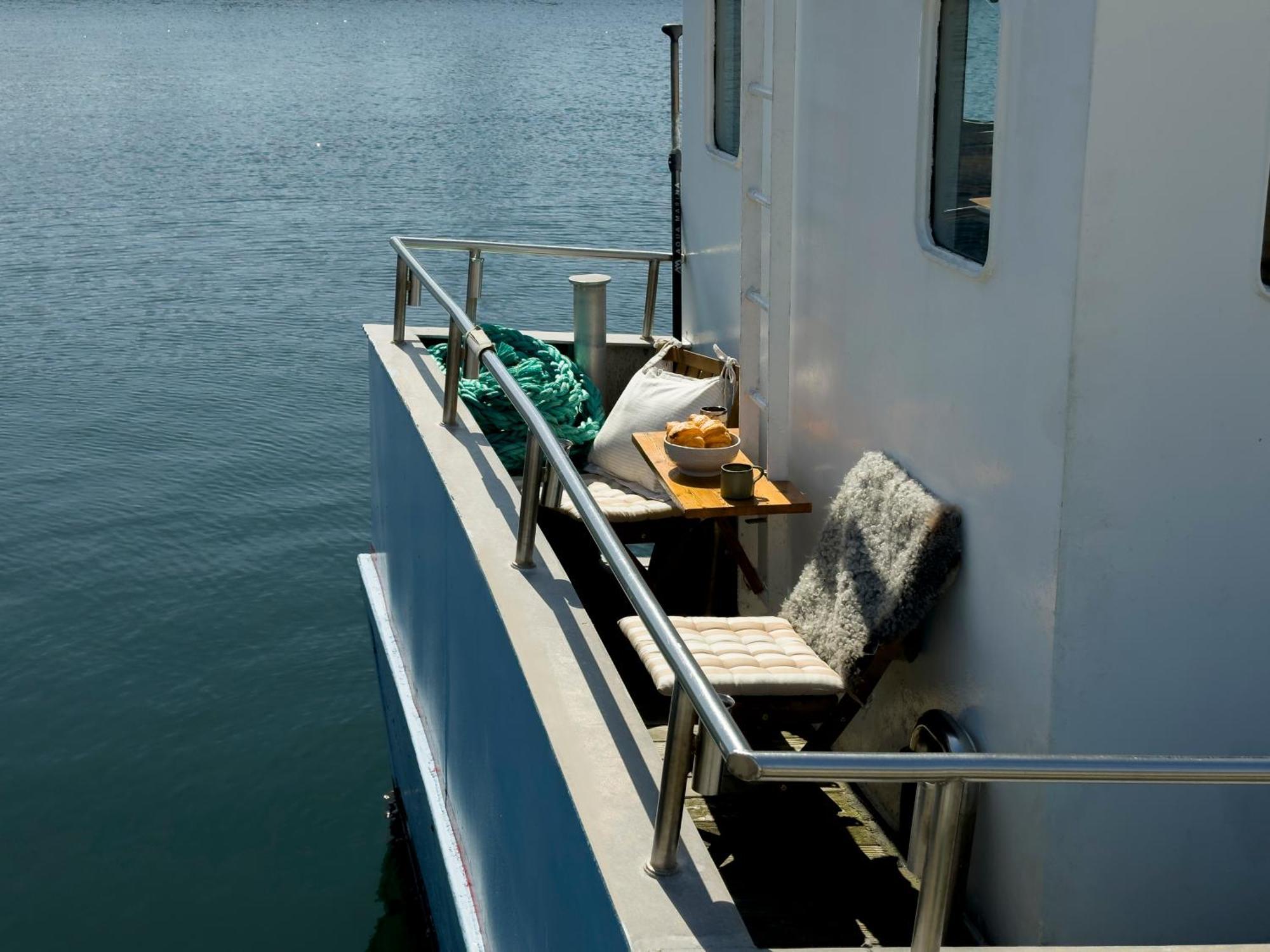 Varra Water - Unique Boat Accomodation - Bornholm - Fjaelstavn Neksø エクステリア 写真